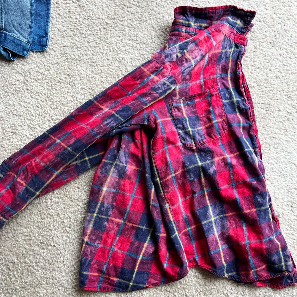 Small red flannel - Picture 2 of 4
